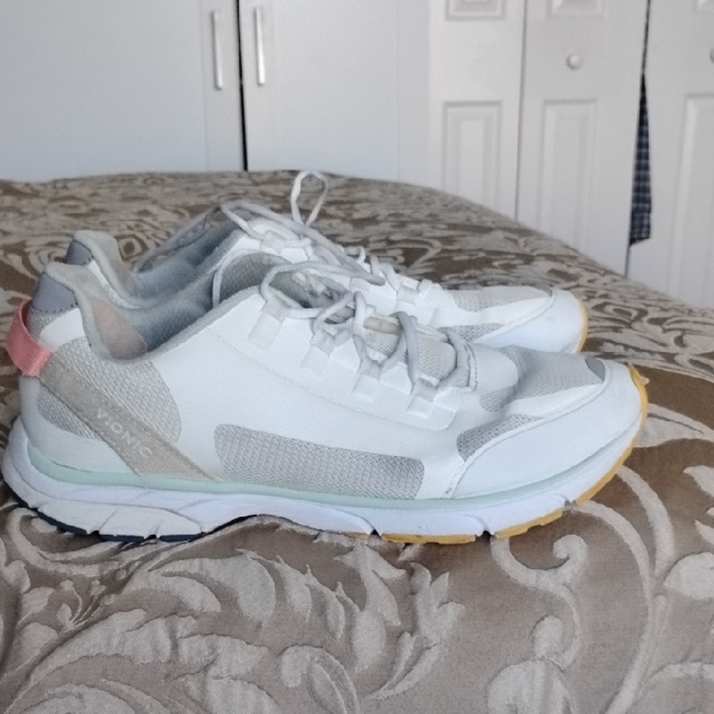 Vionic Edin Women's White and Gray Athletic Sneakers Size 10